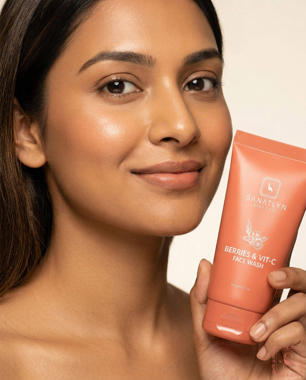 Woman holding a Sanatlyn Berries & Vitamin C Face Wash against a neutral background